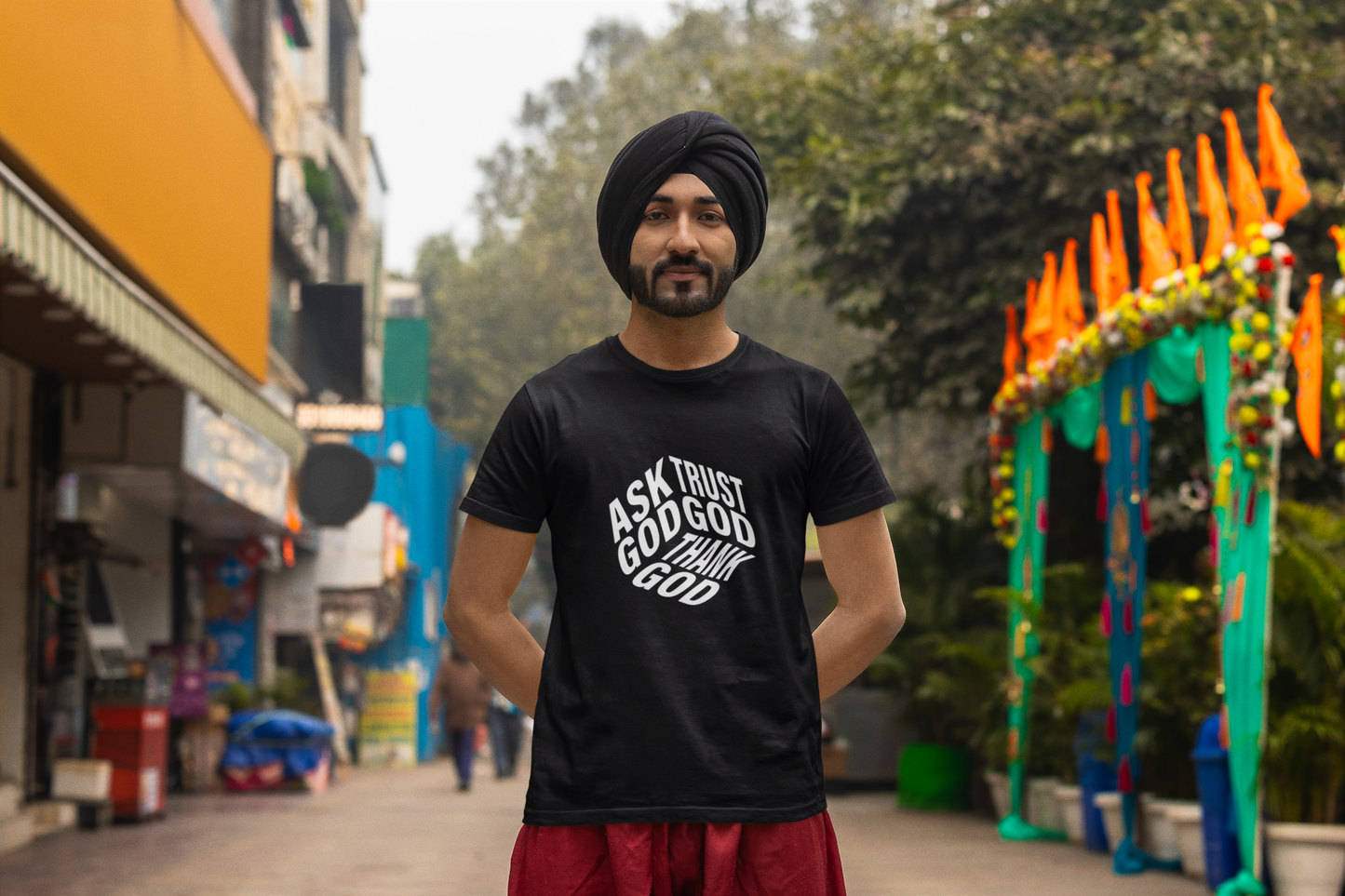 Frag Gott, vertraue Gott und danke Gott - T-Shirt